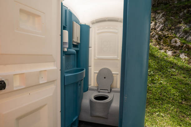 Best VIP or Luxury Restroom Trailers  in Rio, WI